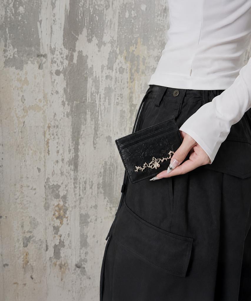 Etre Au Sommet Noir Bloom Card Wallet (Black)