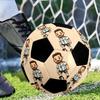 Personalizza la tua immagine di un pallone da calcio taglia 5, cucito a macchina, rendendolo il regalo commemorativo perfetto per gli appassionati di calcio.