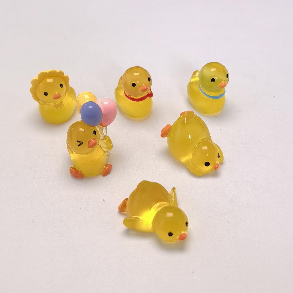 100pcs Luminous Mini Ducks Resin Miniature 3D Duck Figurines Moss Micro Landscape Resin Doll House Landscape Decor Glow at Dark