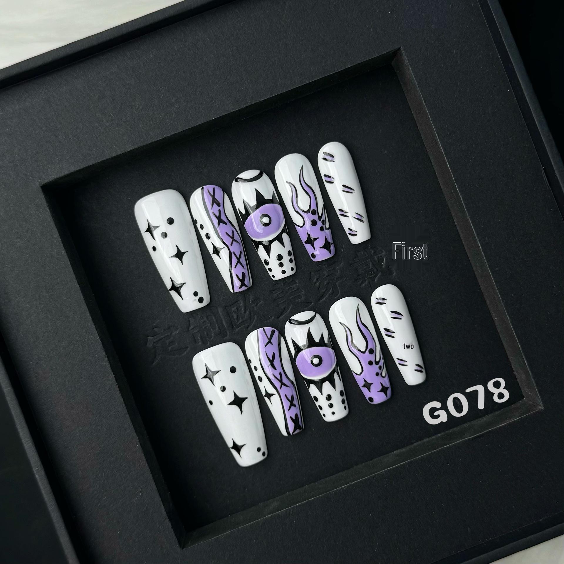 

Hand-Painted Cartoon Wearable Nails (Medium-Long, Autumn/Winter Collection) Small