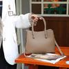 2025 Women's High-End Genuine Leather Shoulder, Handbag, and Crossbody Bag - Large Capacity, Luxurious Cowhide Commuter Design.