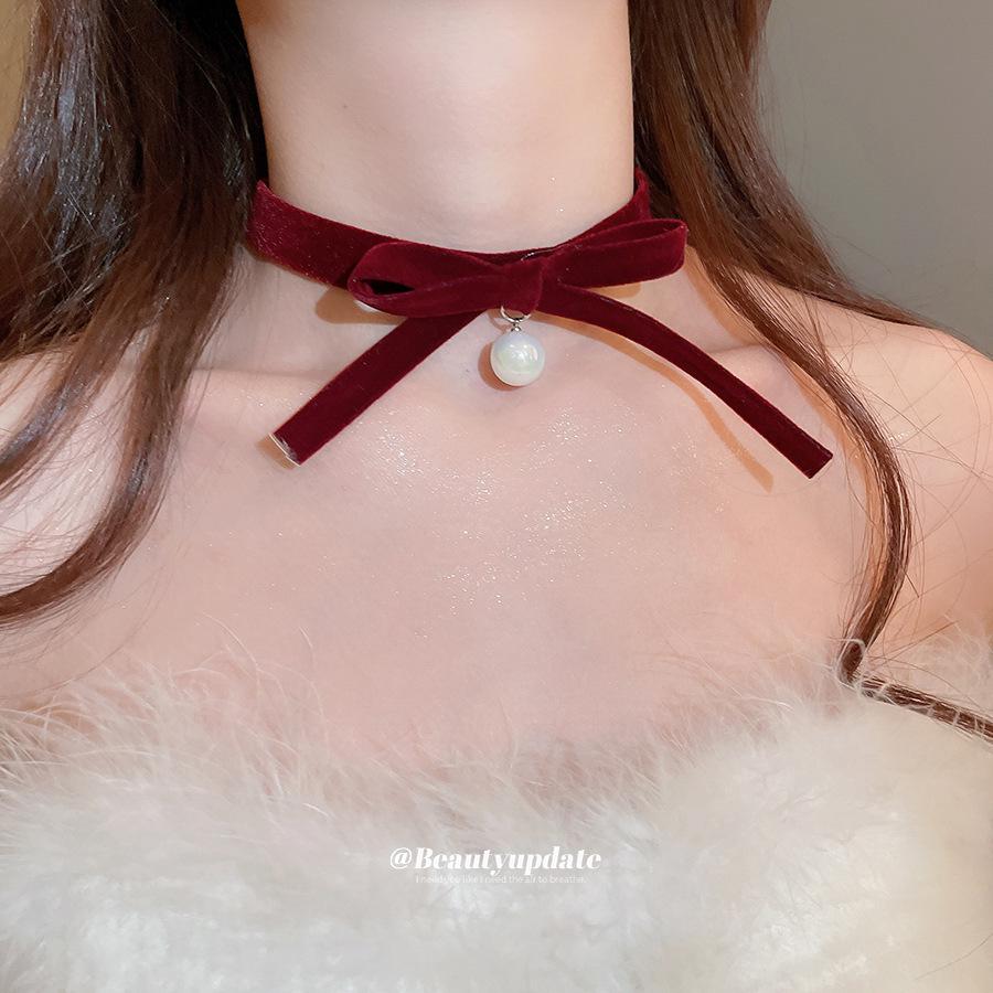 Retro Bow Knot Faux Pearl Clavicle Necklace - Autumn/Winter High-End Hong Kong Style