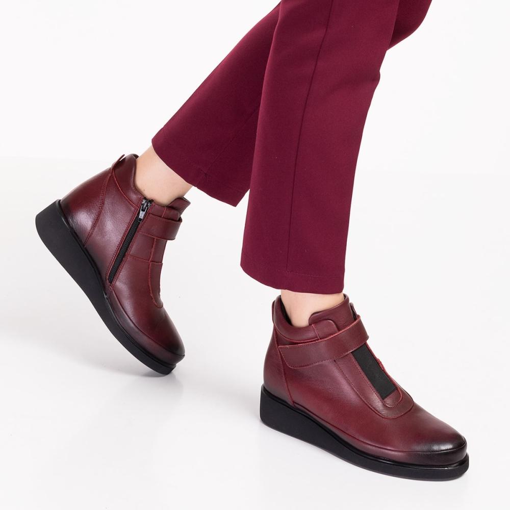 

Ботинки на молнии из натуральной кожи в женском стиле