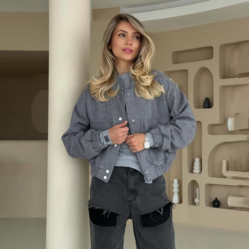 

2025 Внешняя торговля Трансграничный Западный стиль Новинка Женская нишевая Однотонная Верхняя одежда Элегантная Повседневная Большой карман Рукава на кулиске Пальто Dark gray L