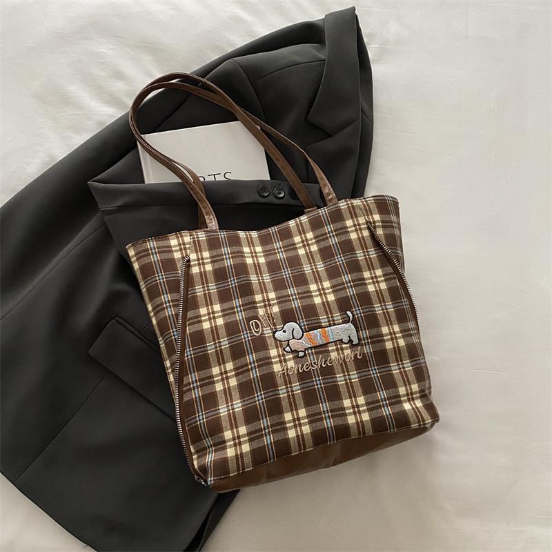 

Stylish Retro Tote Bag With Trendy Plaid Design Perfect For Fall Fashion And Everyday Use Gray Striped Dog