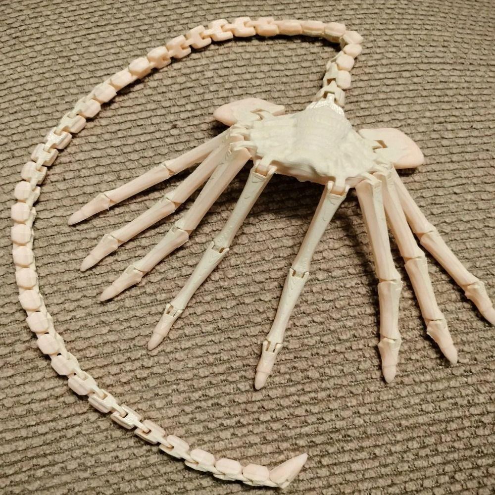 Desktop Decoration Alien Facehugger Model With Flexible Joints Animal Model