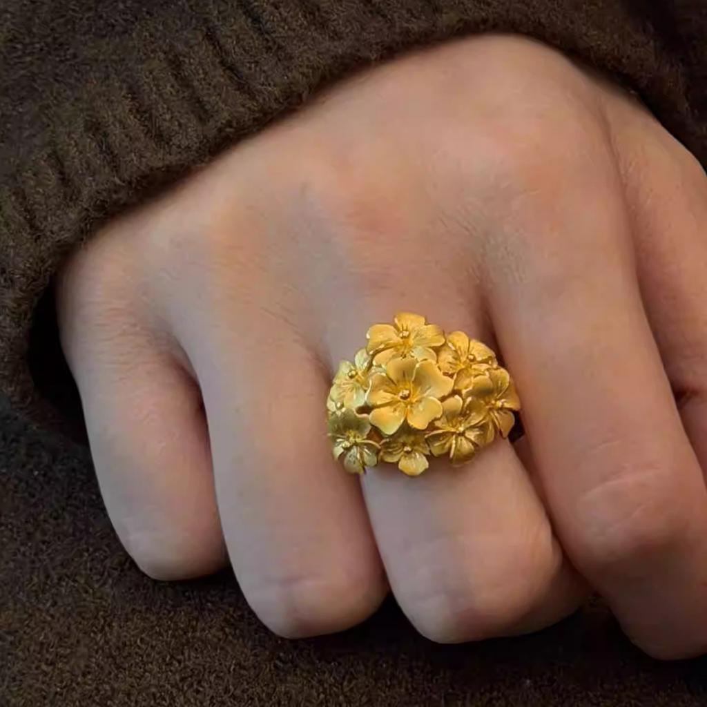 French retro gold hydrangea ring women's new Chinese style simple temperament advanced sense niche design index finger ring