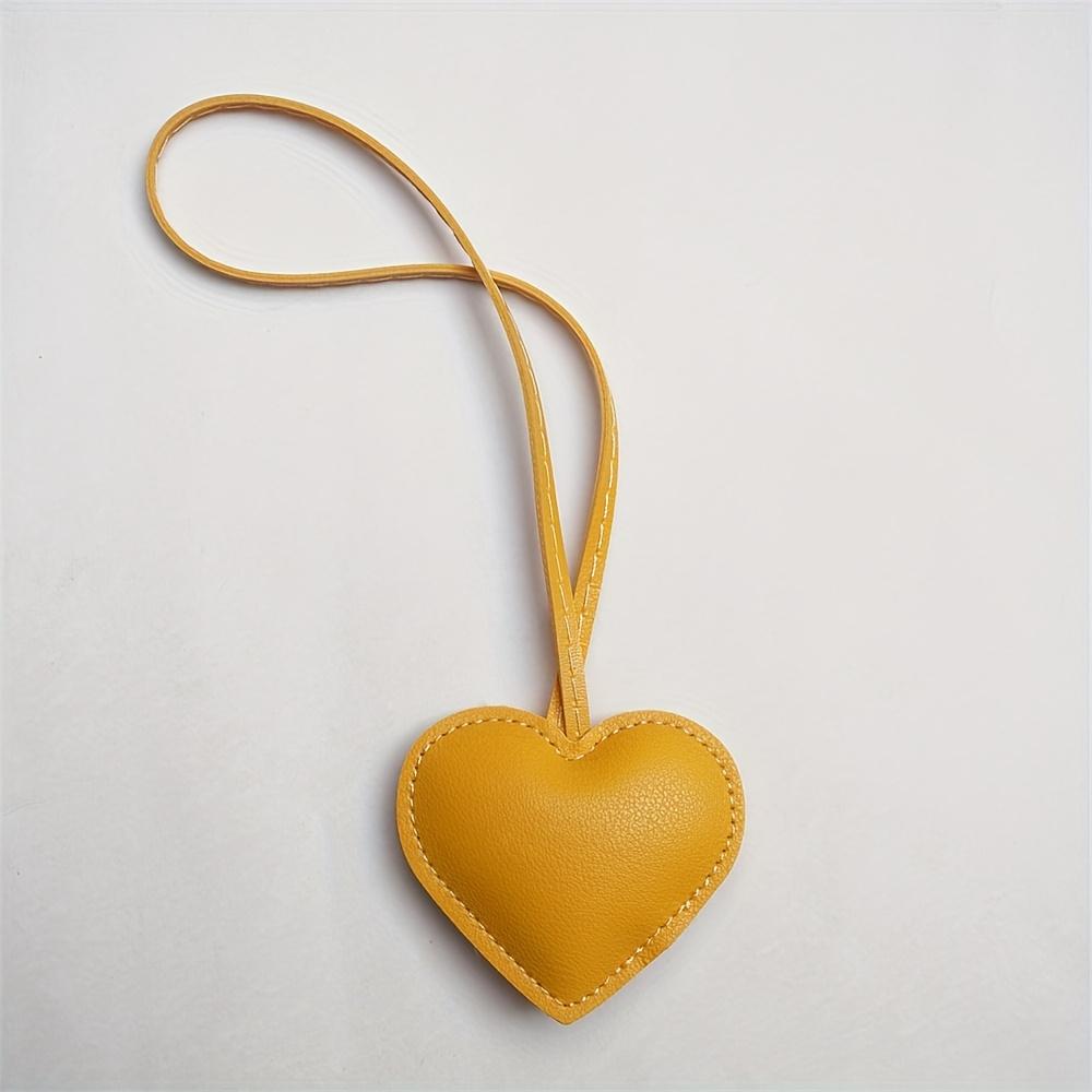 

PU Leather Heart-Shaped Car Hanging Ornament Elegant Keychain for Handbags Perfect for Birthday & Christmas Gifts жовтий