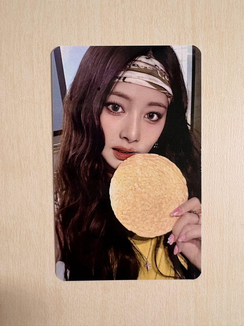 

[USED] TWICE THIS IS FOR Sanok Trading Card Tzuyu