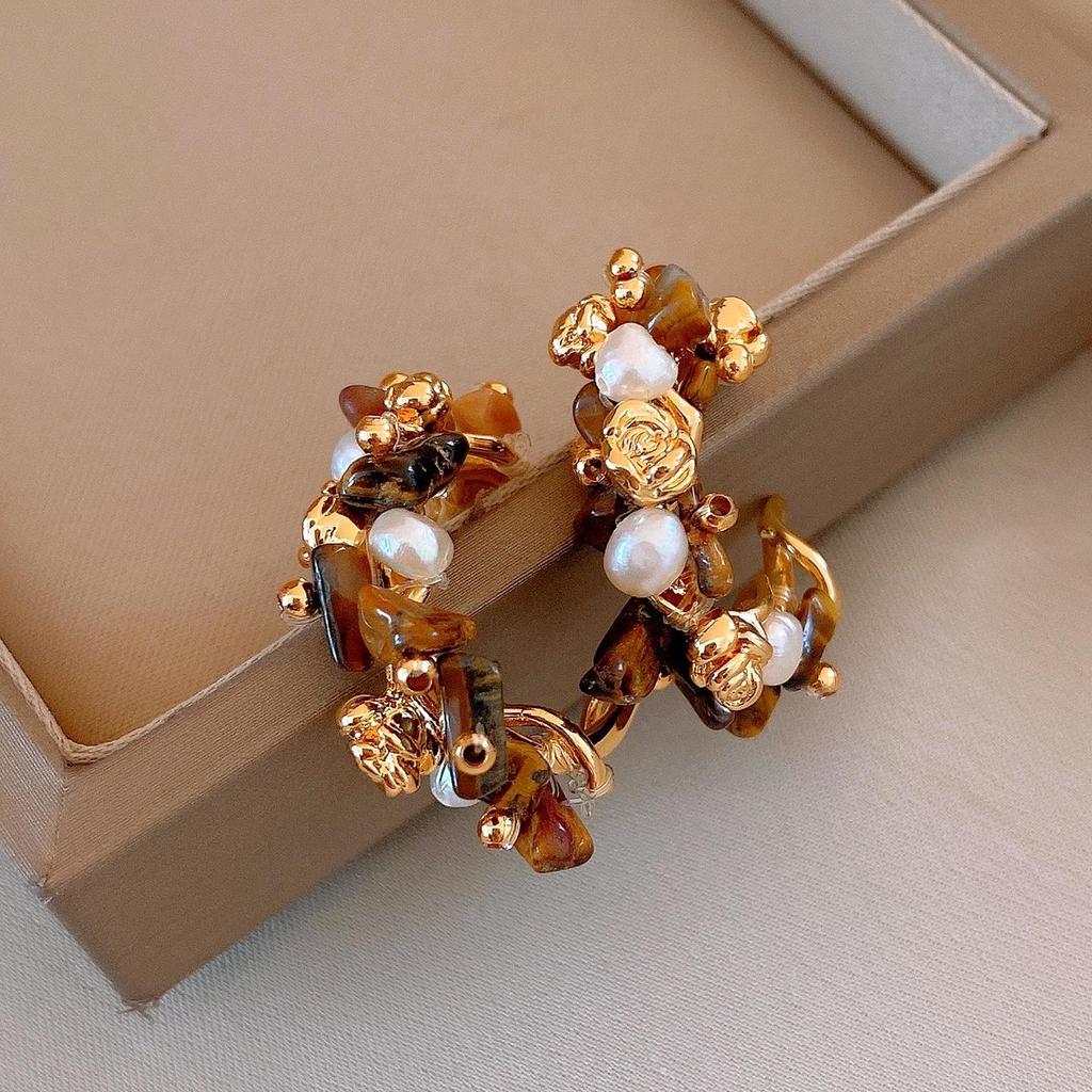 Silver Needle Geometric Tiger Eye Flower Earrings - Retro Style, Light Luxury, High-End Fashion Ear Studs