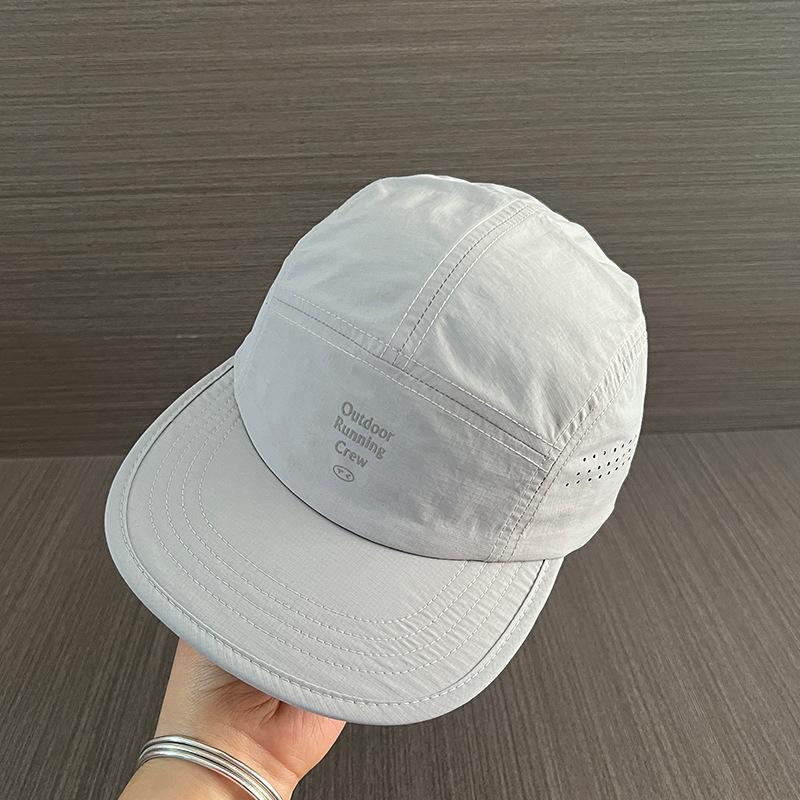 Casquettes de Baseball Plates à Visière d'Été à Séchage Rapide pour Hommes et Femmes Impression de Lettres Casquettes de Baseball Assorties Protection Solaire d'Extérieur 56-58cm white