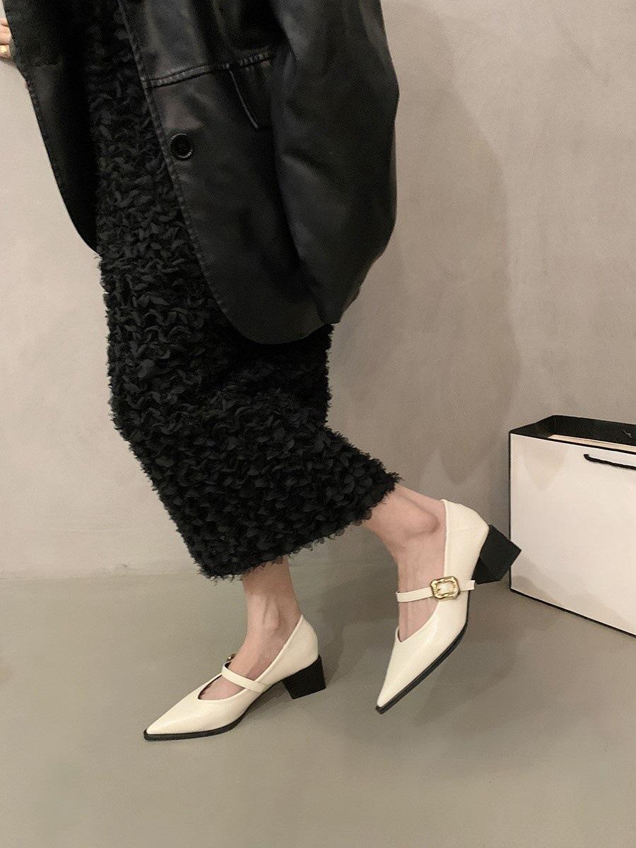 

Thick heel design sense niche shallow mouth single shoes women s autumn and winter new French pointed retro high heel Mary Jane small leather shoes 39