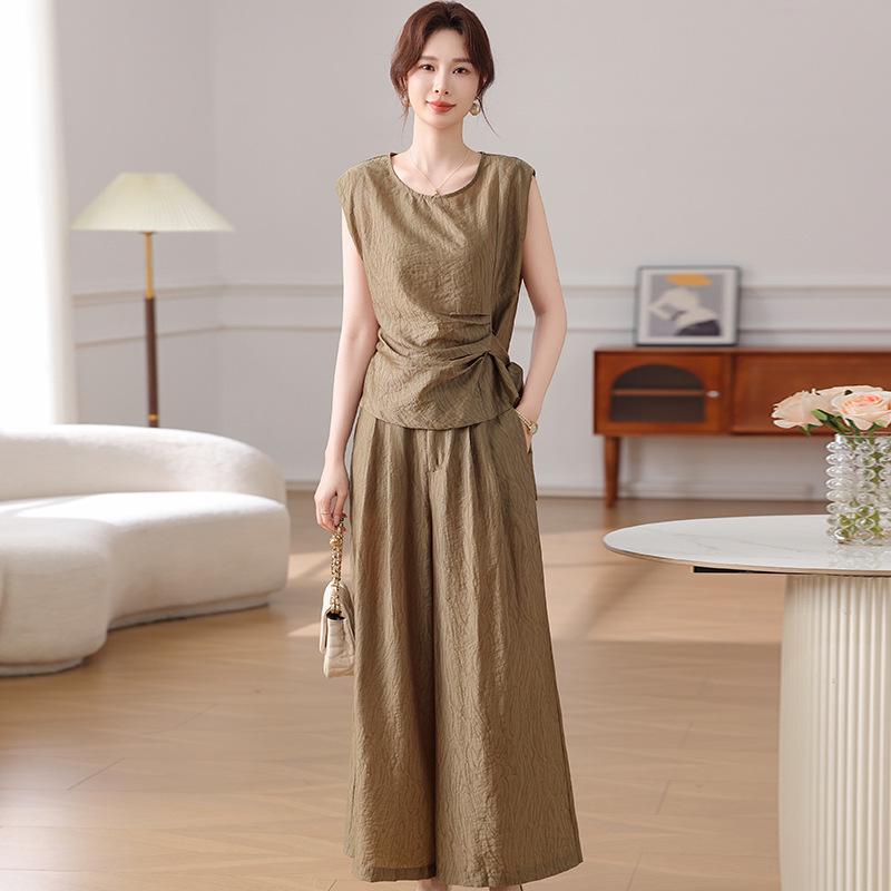 

Elegant Plus Size Sleeveless Top & Skirt Set for Summer 2026 - Fashionable Attire for Mature Women 4XL хаки