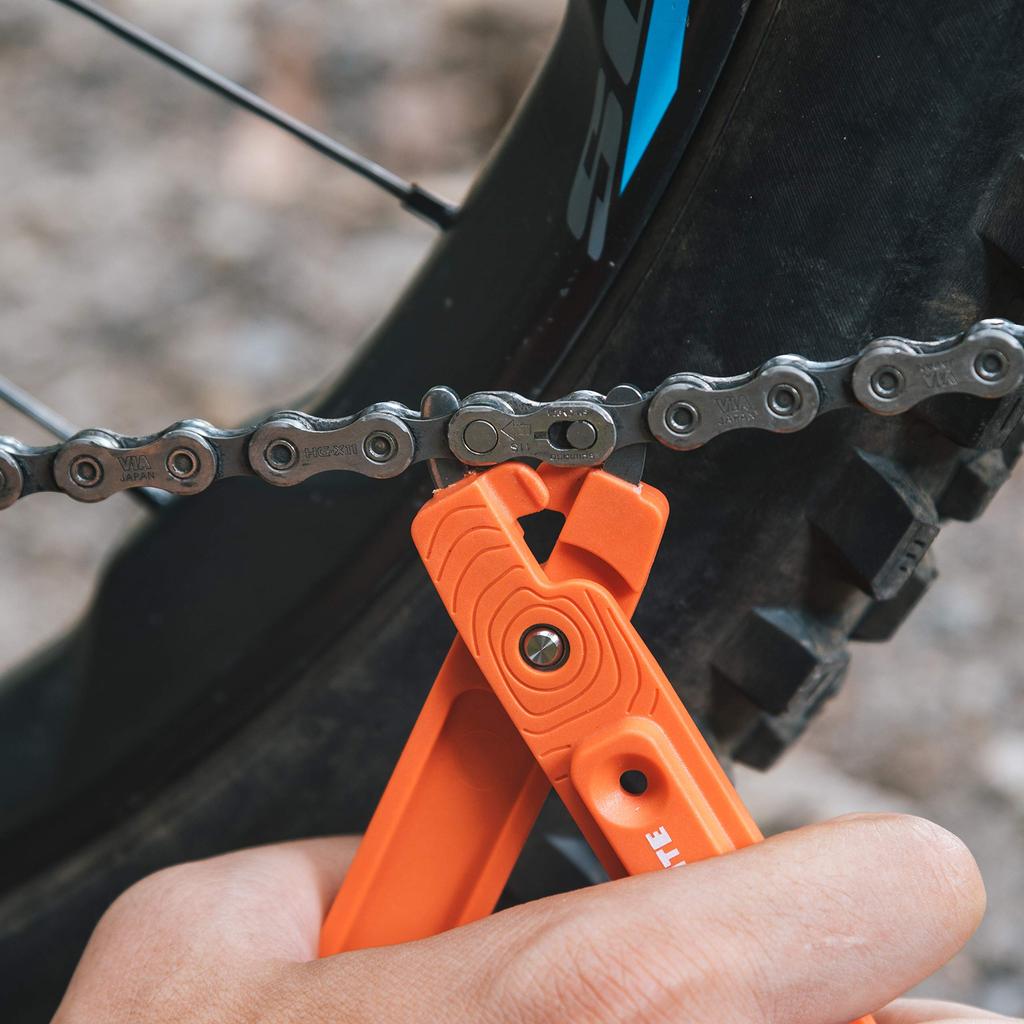 Granite Talon Tire Lever with Master Link Convenient Bicycle Tool for Easily Removing Quick Link Chains Suitable for and Road Bikes Pliers -