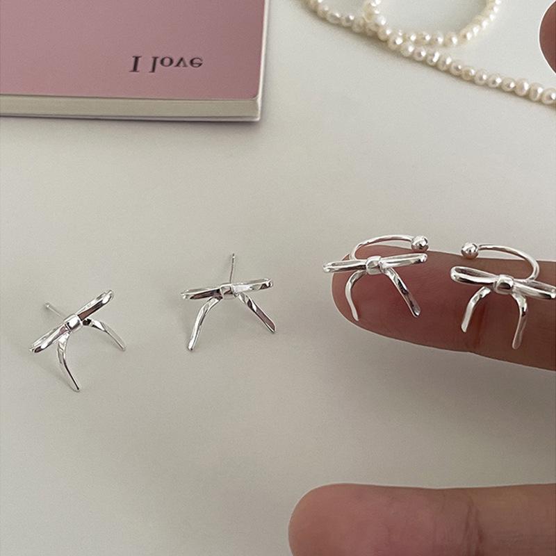 Niche Design Women's Bow Metal Stud Earrings - Simple, Fashionable, Versatile Ear Cuff Jewelry.