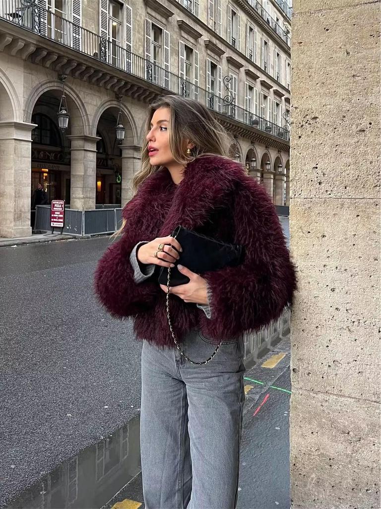 Women's Eco-friendly Faux Fur Short Coat: European & American Winter Fashion D69135