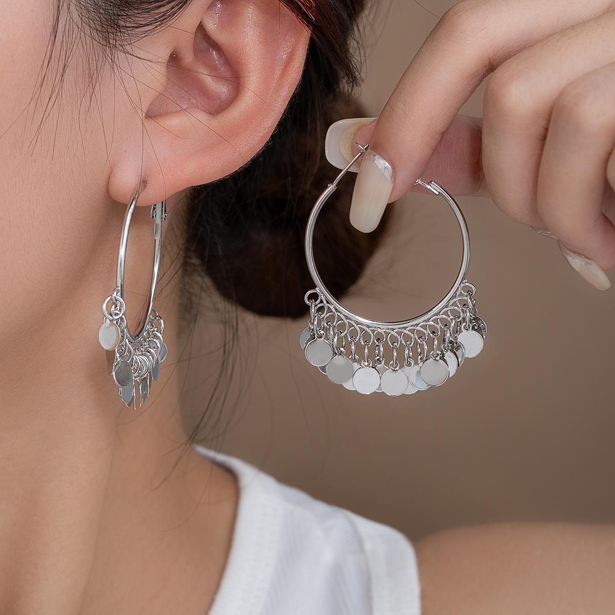 Искрящиеся Геометрические Серьги с Бахромой из Блесток Женские Металлические Холодный Стиль Темперамент Высококачественные Серьги