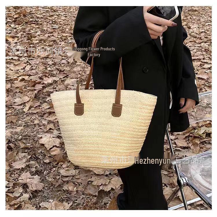 Versatile Large-Capacity Woven Straw Tote for Beach or Commute