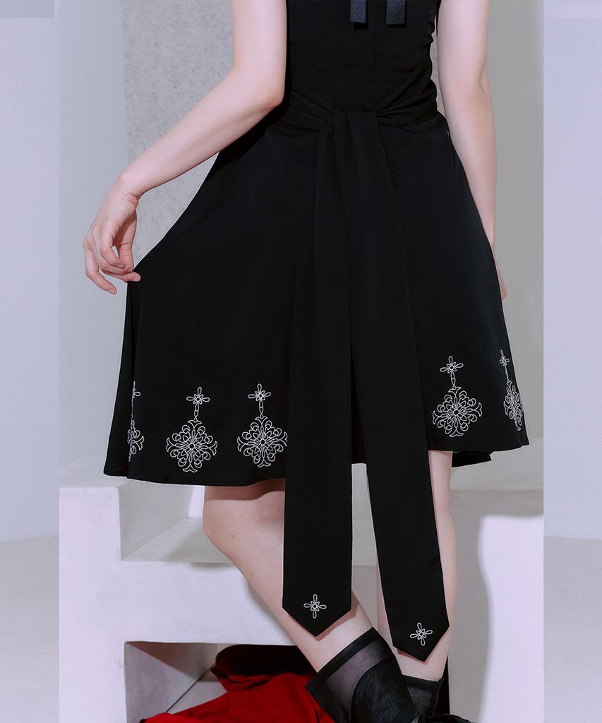 Tiemsseuli Yeomrahwa Embroidered Ribbon Short Dress