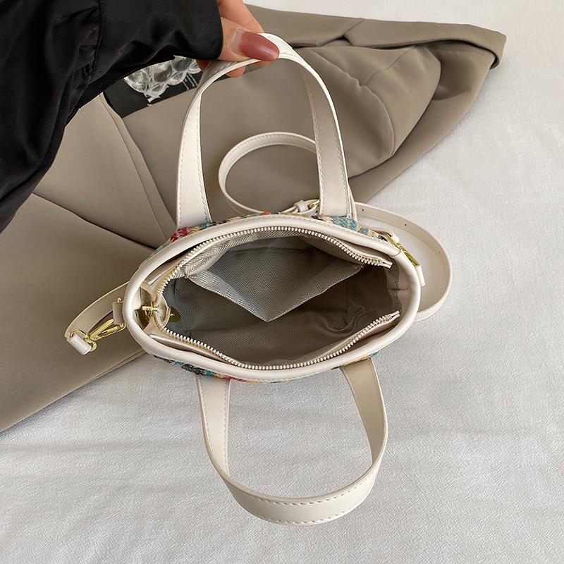 Bohemian gestreifte Mini-Strohtasche für Damen Fashi Süß Jugend Top-Griff für den Sommer Bunte gewebte Umhängetasche