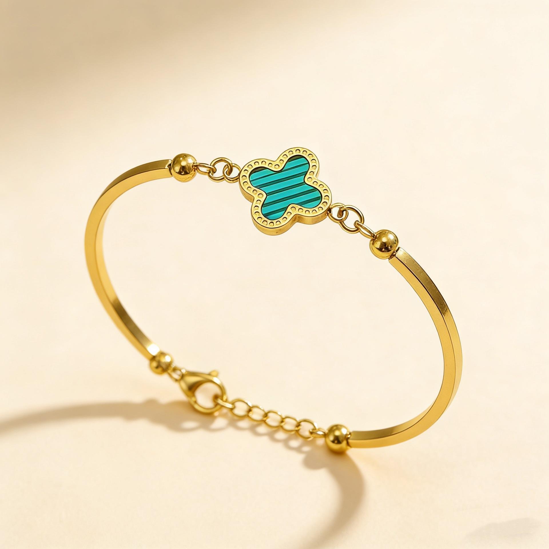 

Fashionable High-End Four-Leaf Clover Bracelet for Women, Light Luxury, Minimalist & Niche Design, Titanium Steel, Colorfast, Versatile Accessory