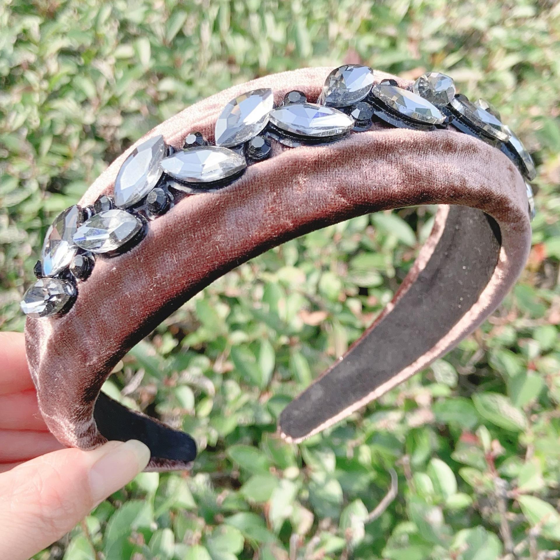 

Бархатная повязка на голову с черепом - Хрустальные акценты, Широкополая, Осенне-зимний стиль, Модная и универсальная.