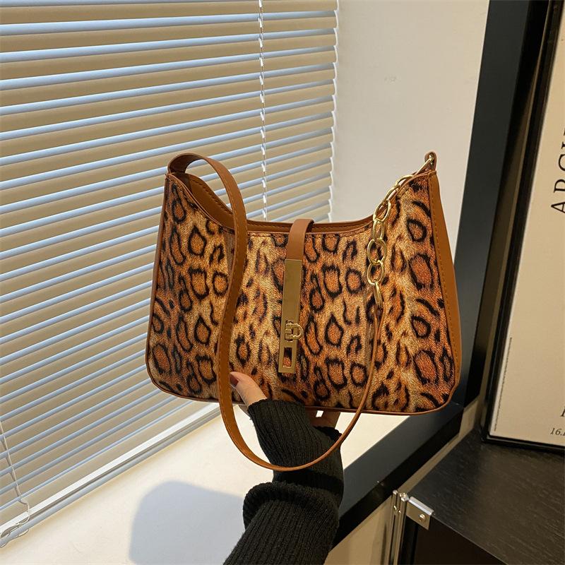 

2025 лето новая женская сумка корейская версия трендовый дизайн зарубежный стиль сумка подмышку модный замок леопардовый принт сумка на плечо коричневый