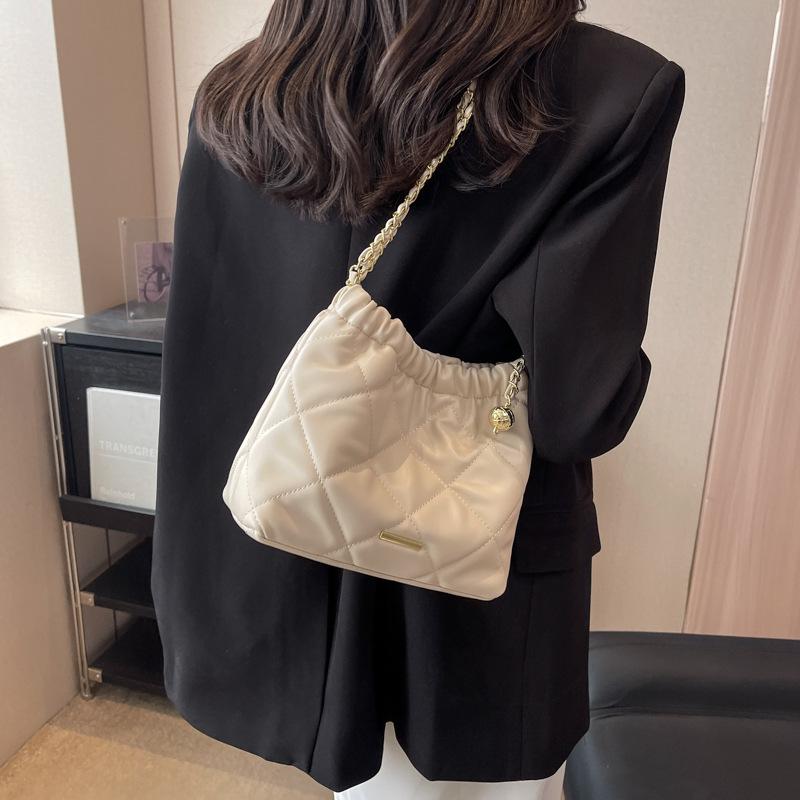 

Popular bag chain women s bag 2025 new fashion casual diamond commuter Internet celebrity shoulder bucket bag бежевый
