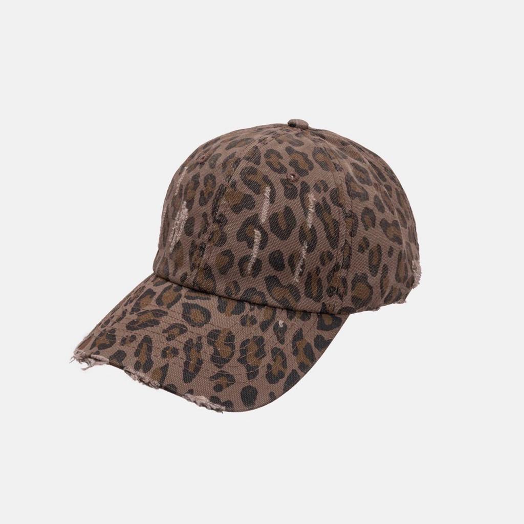 Baseballkappe mit Leopardenmuster für Damen im Frühling und Sommer. Pelzige und alte lässige Baseballkappe, die ihre Gesichter zur Schau stellt.