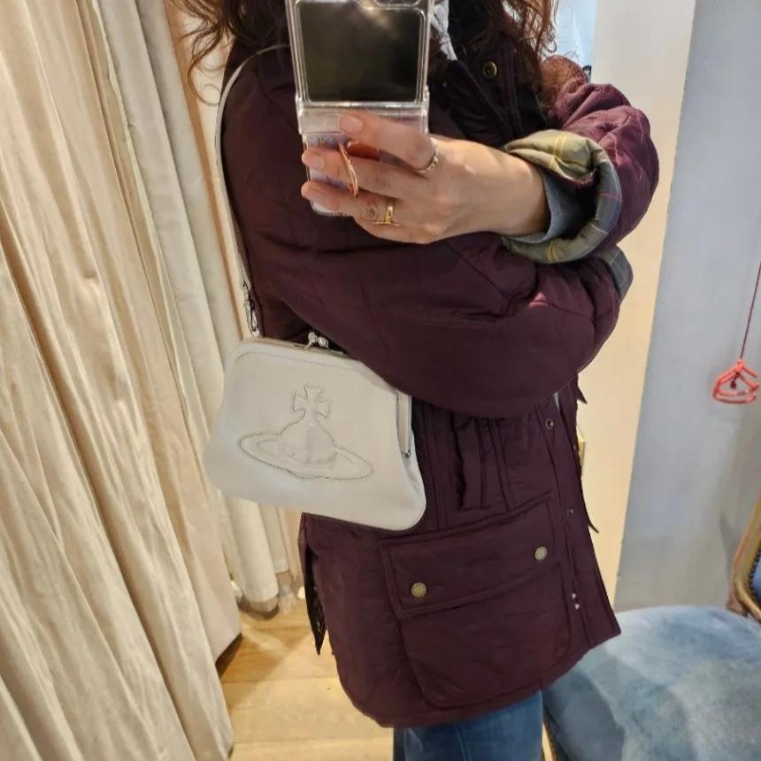Vivienne Westwood West Queen Relief Logo Leather Underarm Crossbody Shoulder Bag Women bags Cream 4101005MWL002WA408