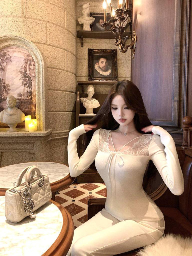 Pure Desire Lace Base Long Sleeve Slimming T-shirt