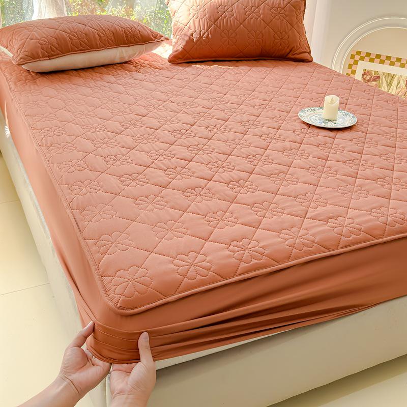 

Стеганое покрывало с вышивкой и полноразмерный защитный чехол для матраса для гостиниц. 160x200 cm