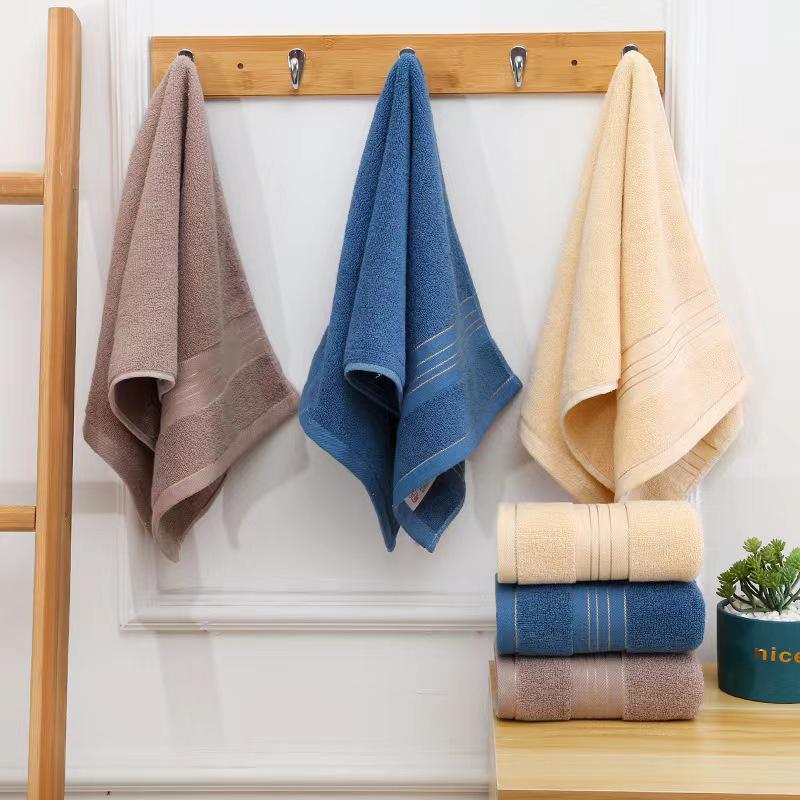 Prémiový bavlněný ručník s výšivkou zlatou nití - Měkký, savý dárek pro domov