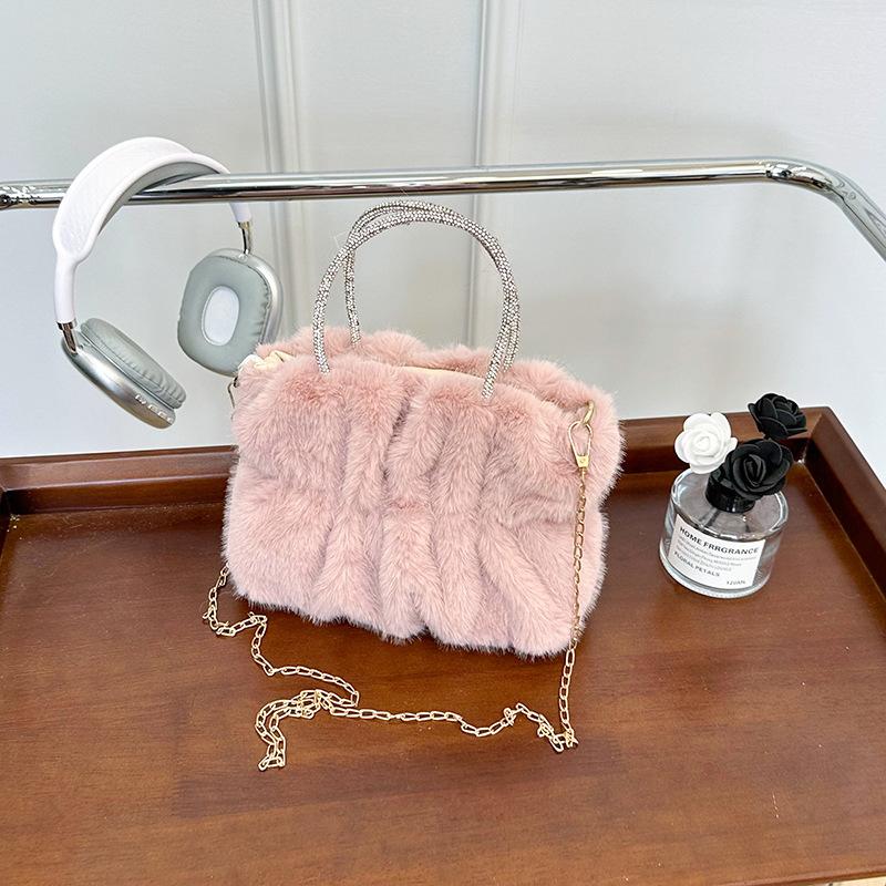 Large capacity plush small bag women's new commuter portable cloud plush bag fashion chain shoulder messenger bag