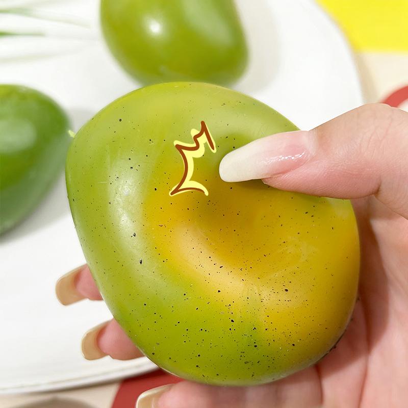 Kreatives Simulations-Farbwechsel-Mango-Quetschspielzeug Dosenform Flüssige Mango Temperaturwechselndes Dekompressionsspielzeug Geschenk