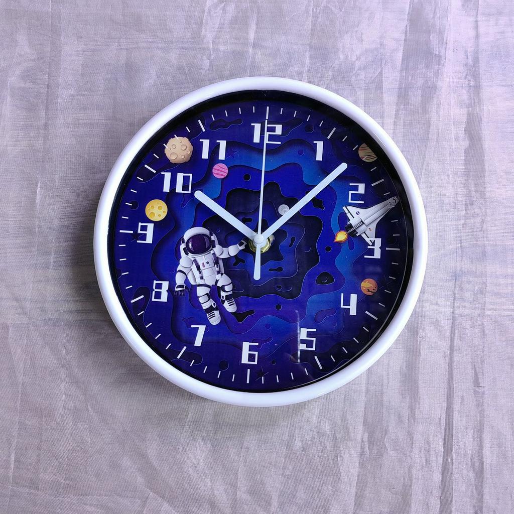 8-Inch 20Cm Children'S Room Creative Personality Astronaut Wall Clock Modern Simple Home Silent Clock Watch