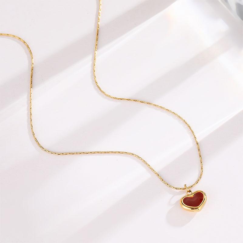 Minimalist French-style heart-shaped titanium steel necklace, non-fading, women's summer niche design, high-end trendy clavicle chain accessory