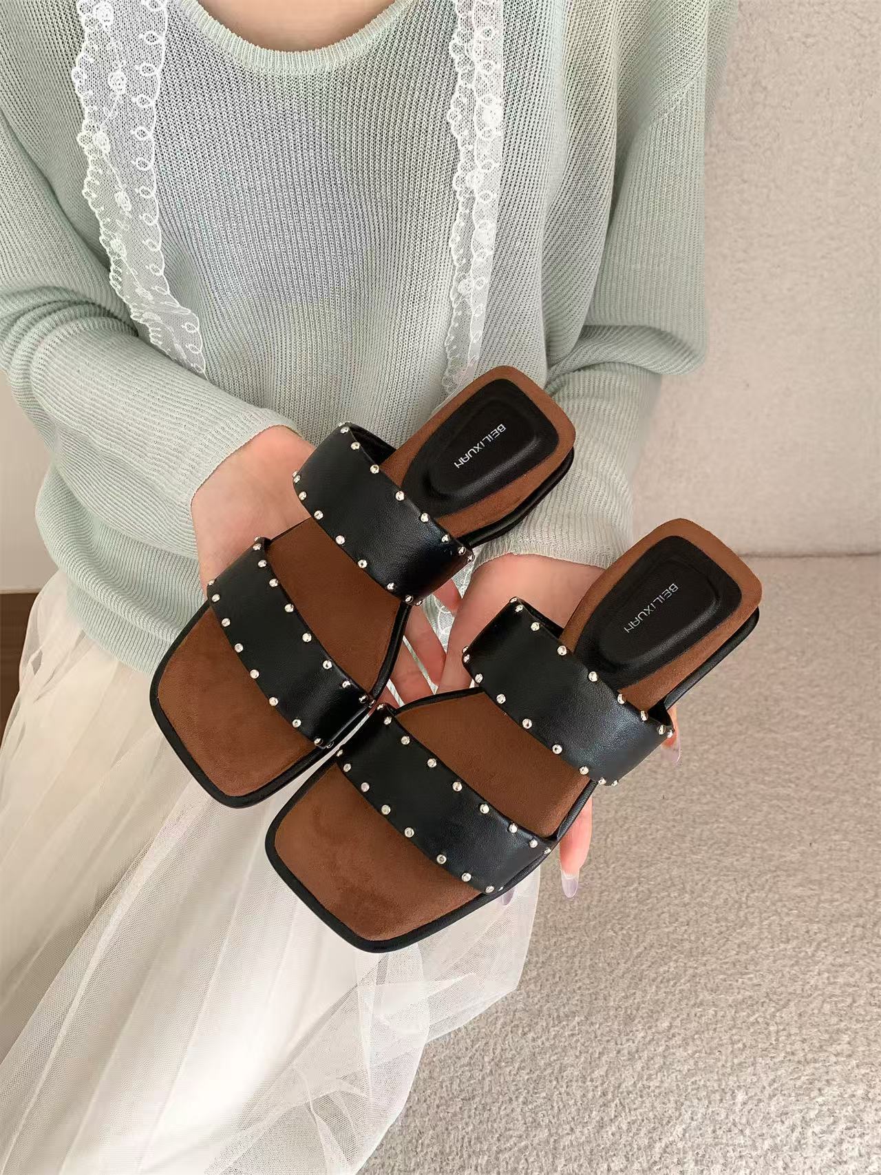 

French retro rivets with small slope heels slippers women s summer wear seaside vacation casual beach sandals 35 чёрный