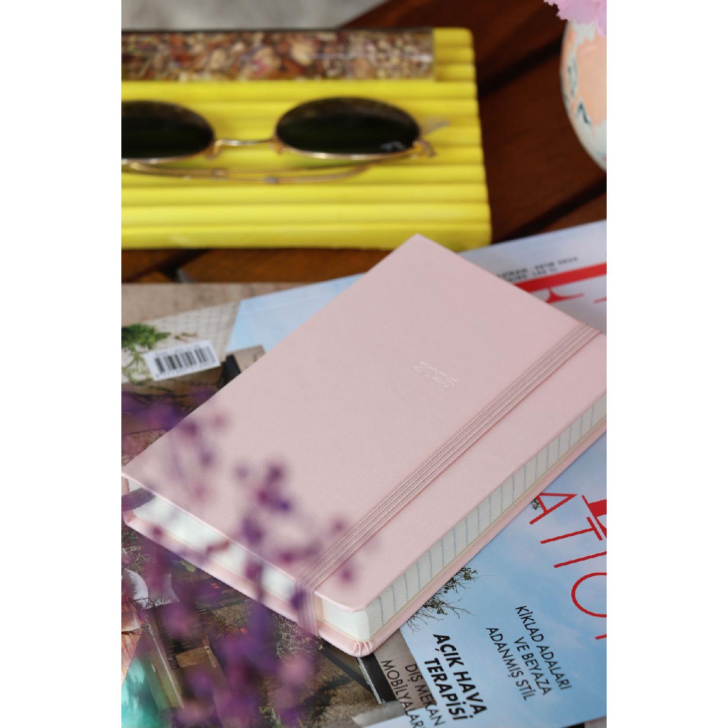 

Classic 2025 Daily Pocket Agenda A6 (9x14 Cm) Hard Cover Ivory 70gr. серый