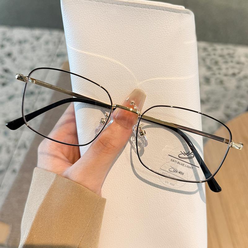 New Gold Wire Square-framed Glasses Can Be Matched With Myopia Trends And Versatility Without Picking On The Face