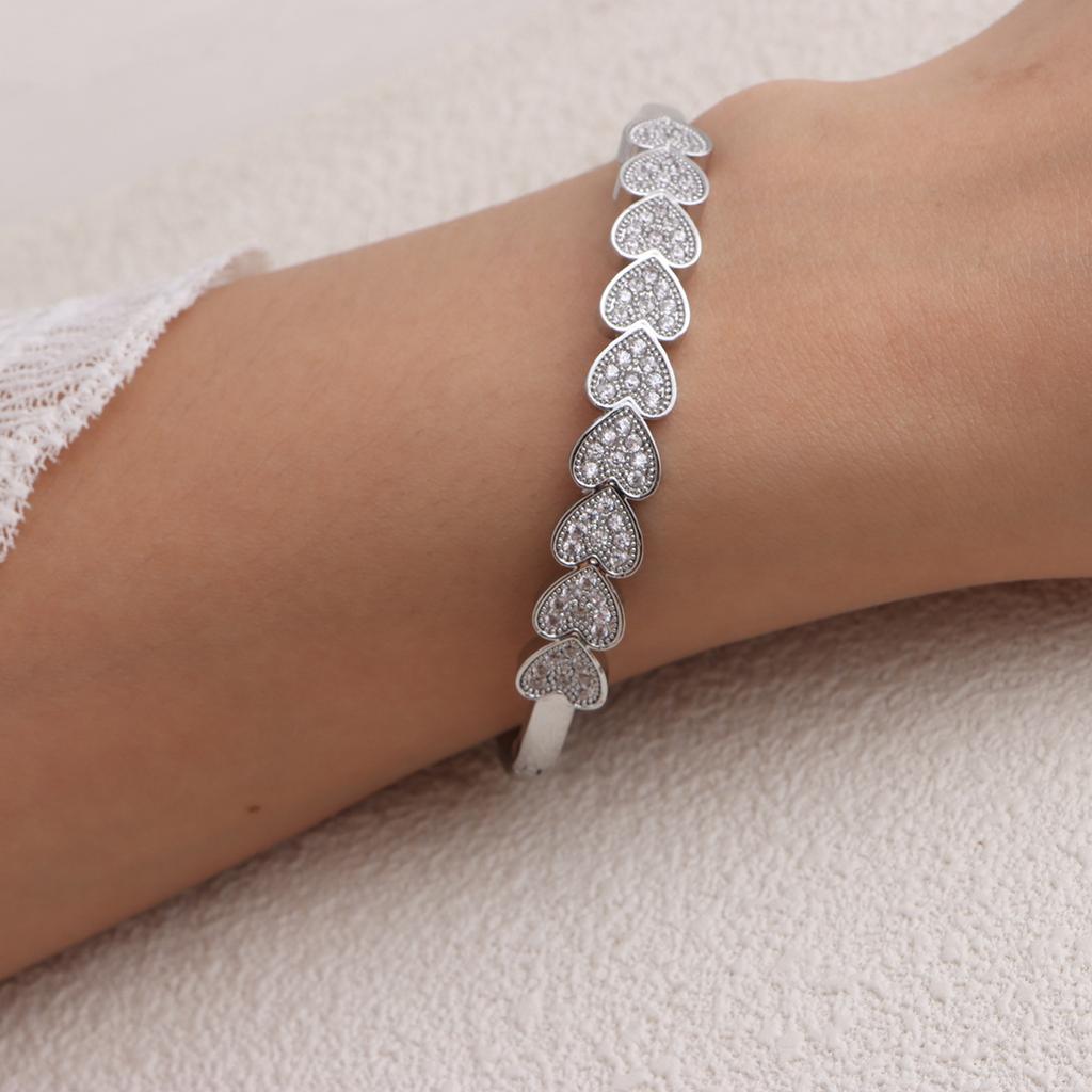 Light luxury exquisite full diamond love bracelet design heart bracelet bracelet bracelet European and American earrings
