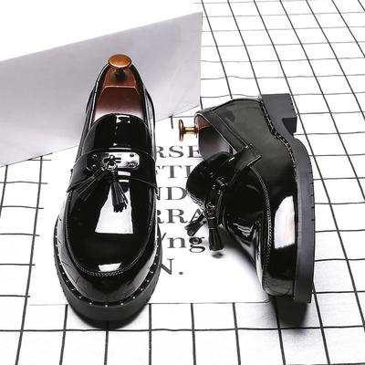 Mocassini Uomo Scarpe Marca di Lusso Italia Nappa Uomo Designer Stile Britannico Pelle Verniciata Scarpe Uomo Fondo Spesso Scarpe da Matrimonio