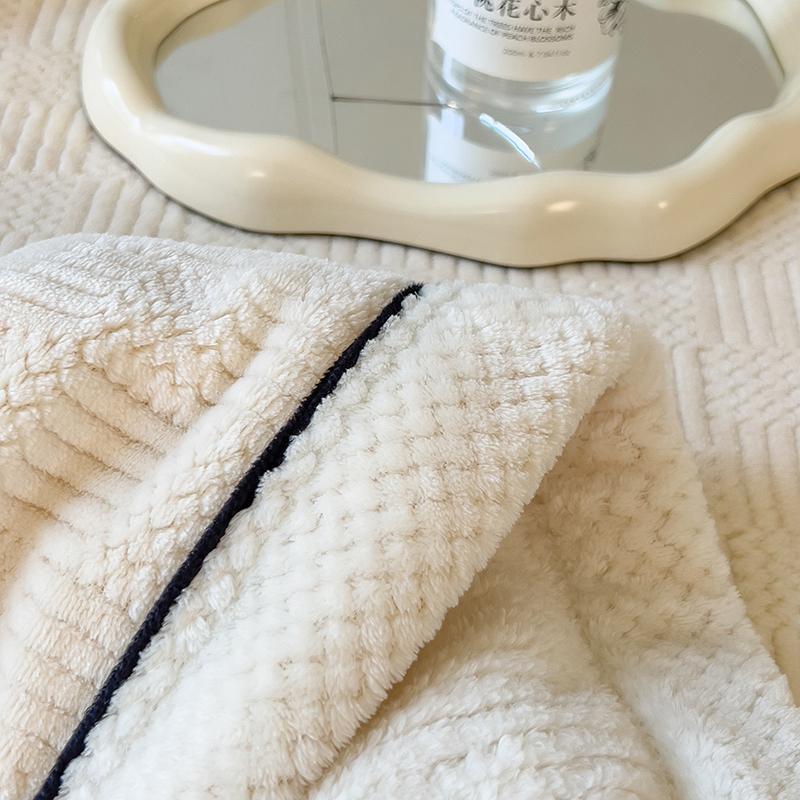 White Knitted Velvet Throw Blanket Soft Skin-Friendly Warm Fleece Bedspread All-season Multipurpose Quilted Blanket for Nap Sofa