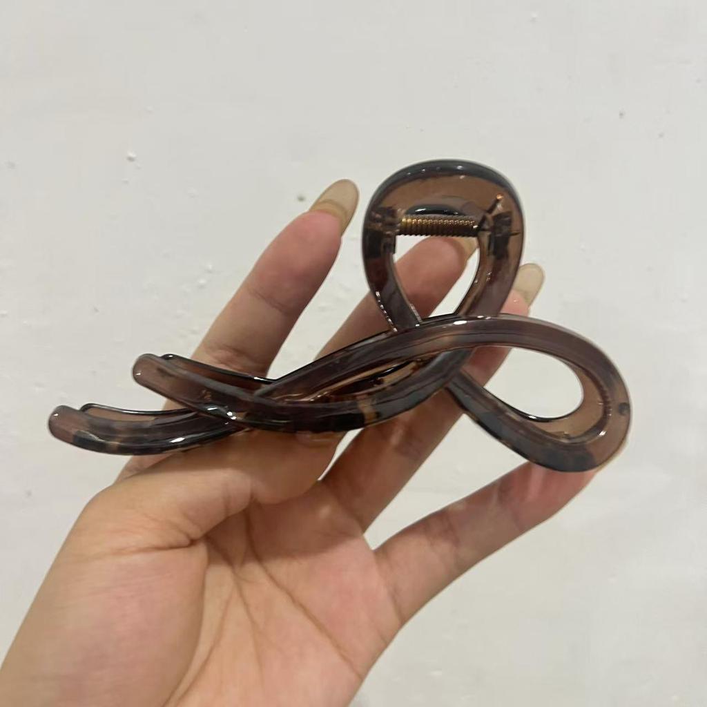 Großer französischer Retro-Klammer-Haarclip für elegante Damenfrisuren.