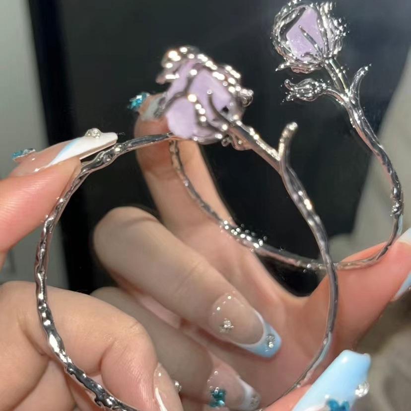 

2023 High-End Retro Rose Bracelet - Sweet & Cool Women s Fashion Jewelry