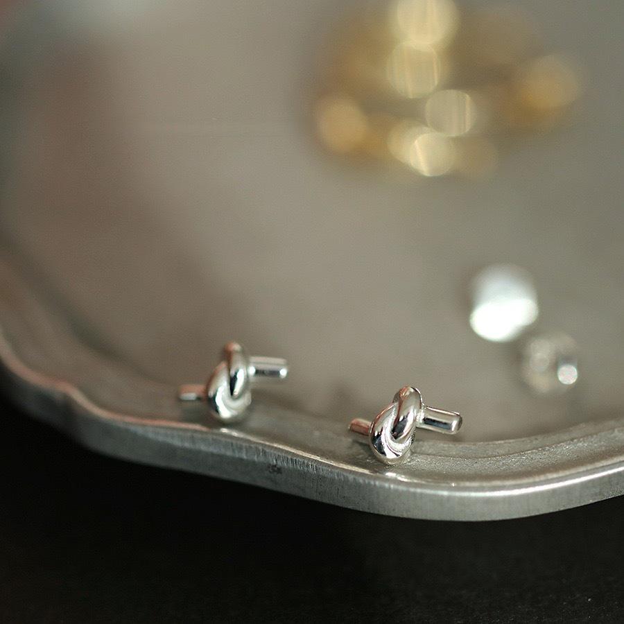 S925 Sterling Silver Knot Design Mini Stud Earrings for Daily Wear and Sleep