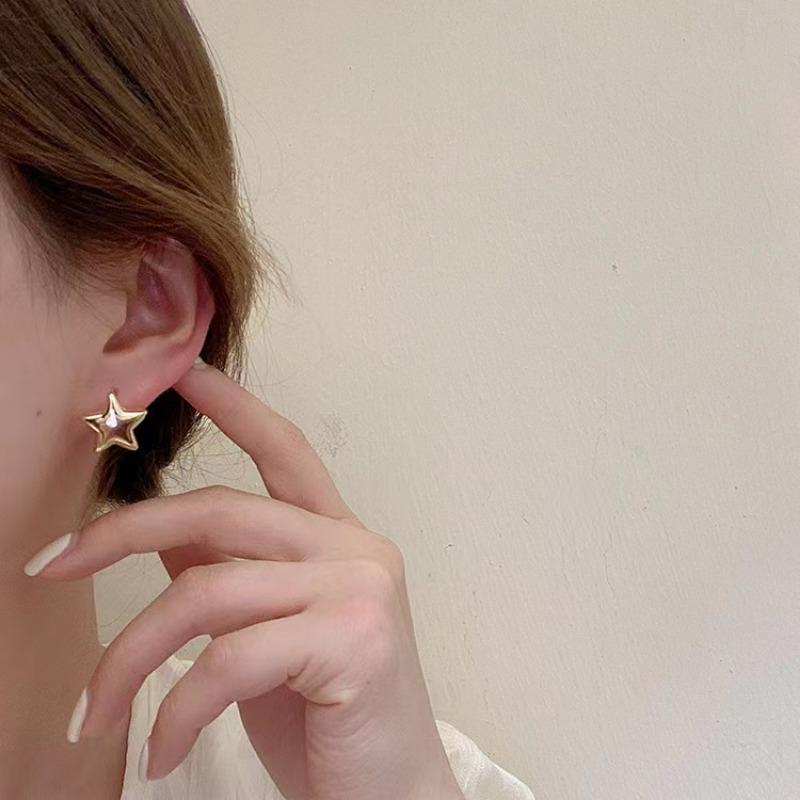 Simple and Versatile Five-pointed Star Ear Buckle Women's Personality Niche Temperament Fashion Daily Stud Earrings Design Sense Earrings