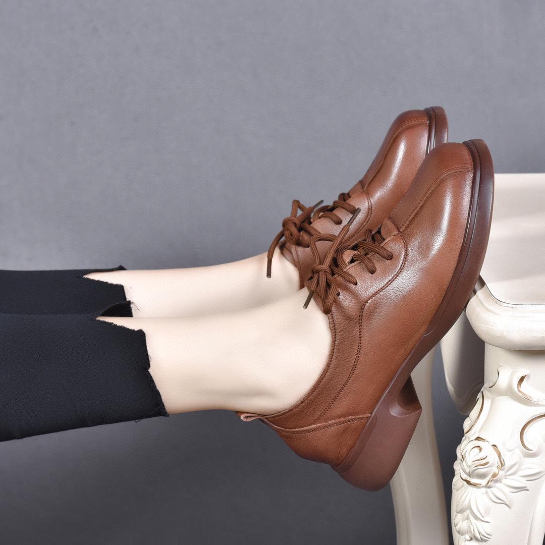 

Маленькие кожаные туфли женские осенние новые с круглым носком на шнуровке на плоской подошве удобные в стиле колледжа одинарные туфли 41 коричневый