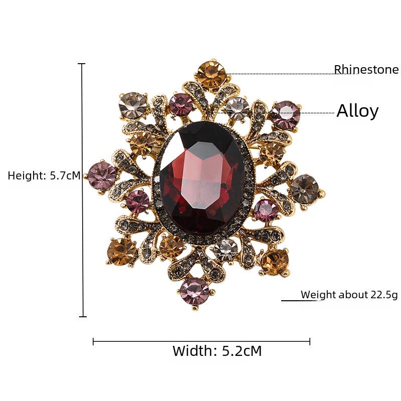 Elegant Retro Crystal Floral Brooches: European & American Vintage-Style Gilded Pins for Women.