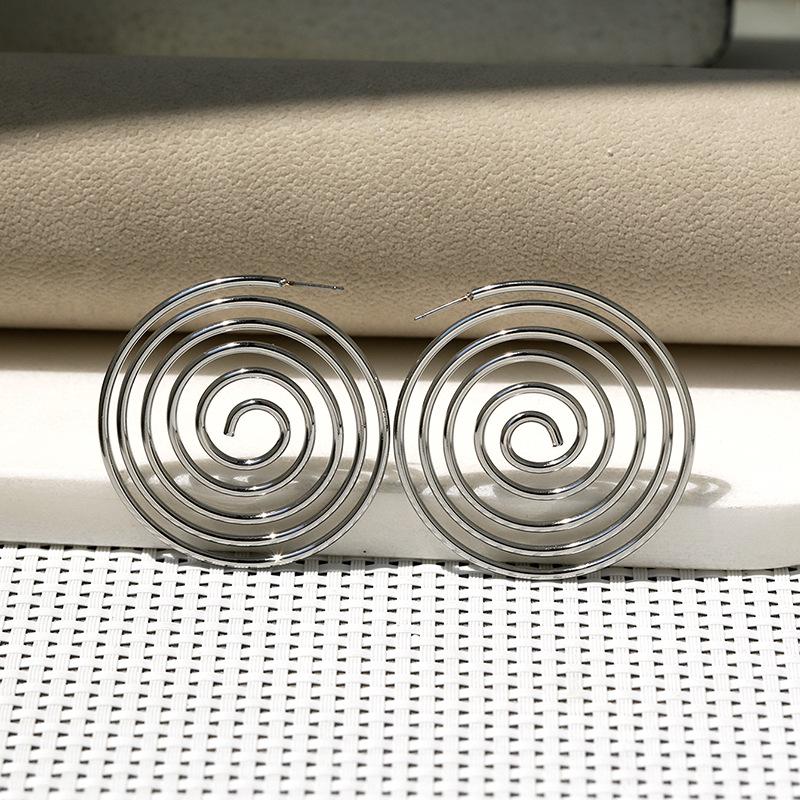 Nye Geometriske Sirkel Øredobber: Europeisk og amerikansk stil, Overdreven design med glatte spiral- og myggspiral-elementer